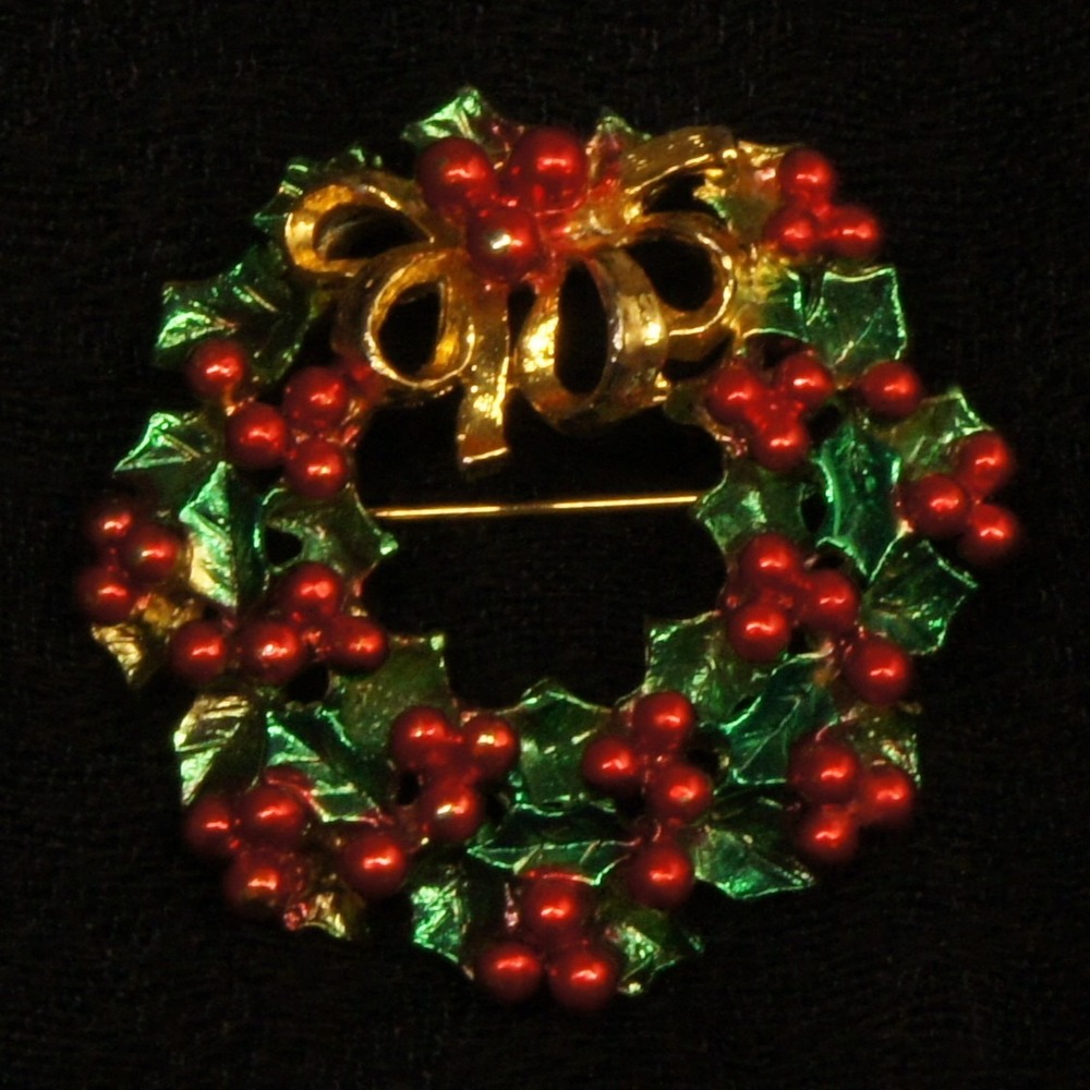 Holly Berry Wreath Brooch Red Green Enamel‎ Gold Tone Christmas Pin